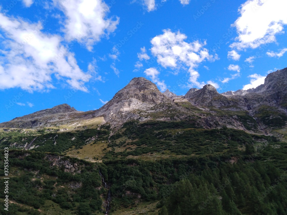 mountain landscape with blue sky
paysage de montagne avec ciel bleu 
Binntal Suisse Switzerland 