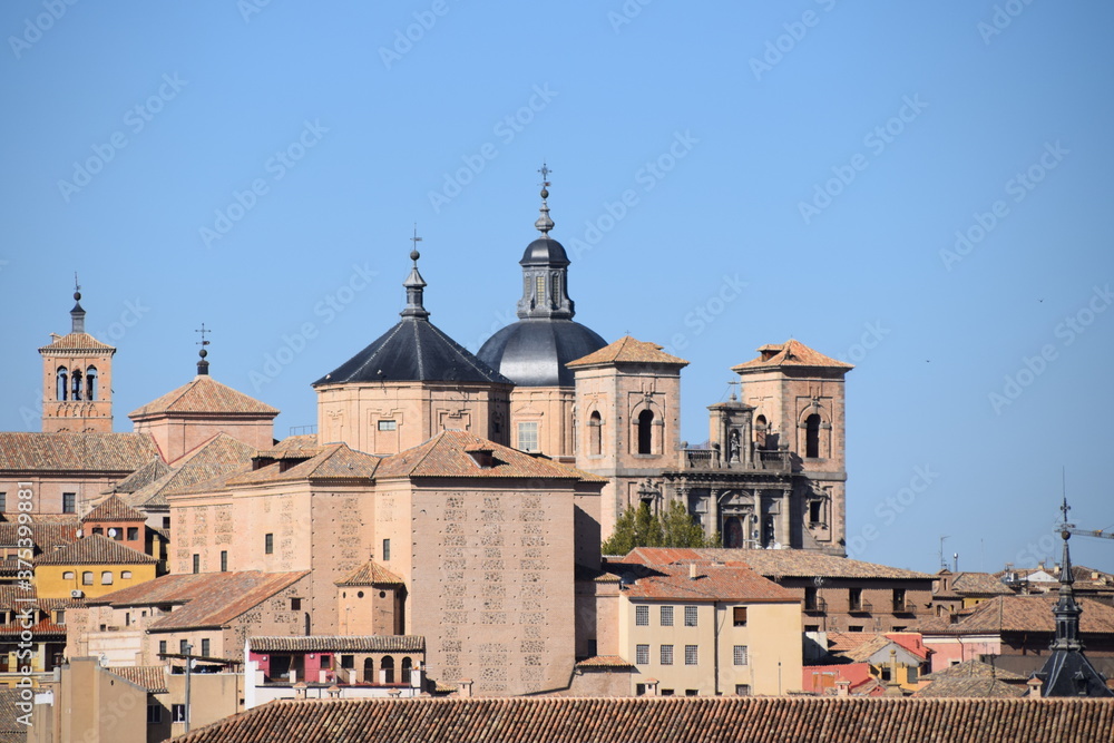 Iglesia de San ildefonso en Toledo desde el valle