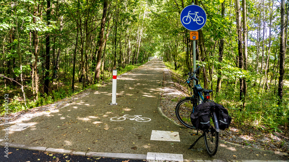 Znak, droga tylko dla rowerów, Żelazny Szlak rowerowy