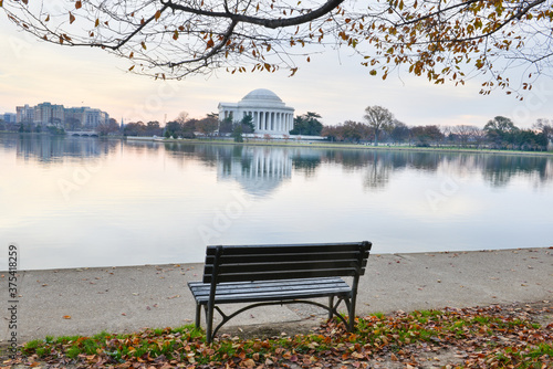 Schilderij op canvas Jefferson Memoria in autumn season - Washington D