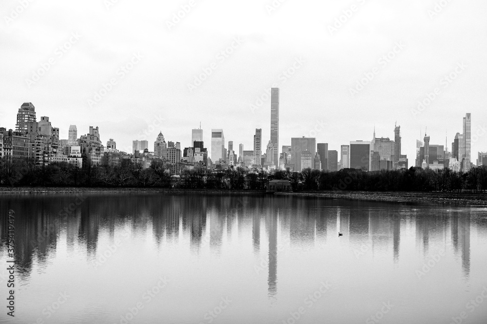 Fototapeta premium New York's landscape, close-up of the east river.