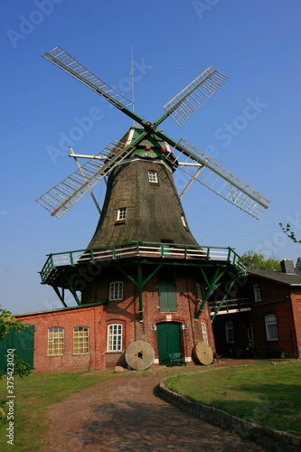 Galeriehollaender-Windmuehle „Hochzeitsmuehle Ursel“ ist eine Windmuehle in Dedesdorf-Eidewardenn. Cuxhaven, Niedersachsen, Deutschland, Europa