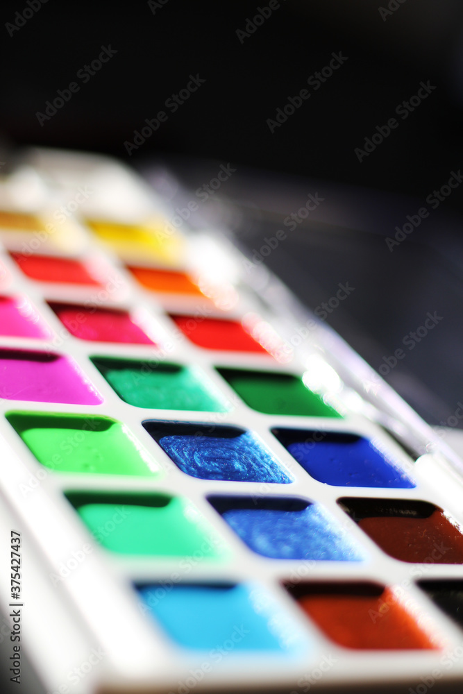 fresh new water colours in white box