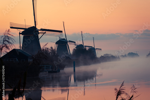 Windmühlen/Windmill Kinderdijk Holland photo