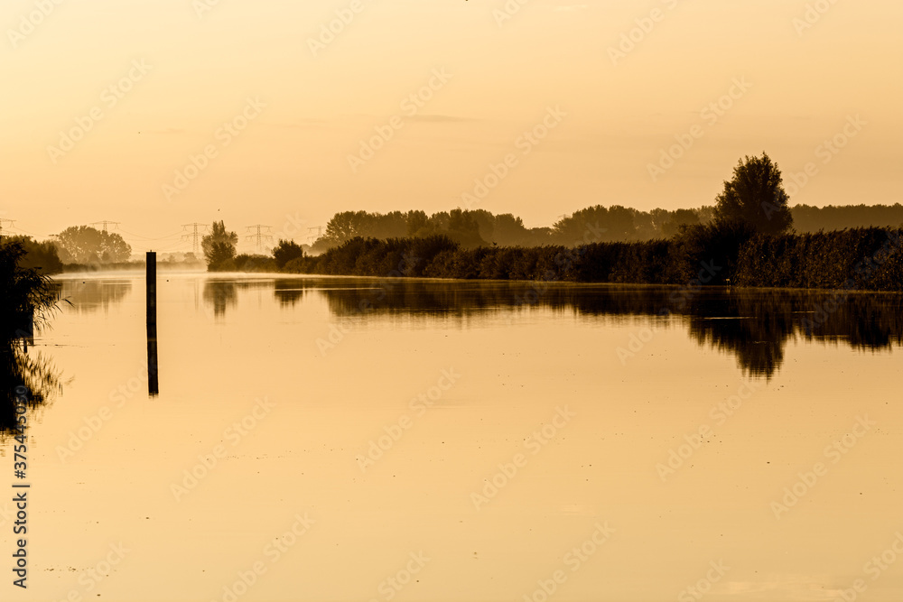 Obraz premium Fog/Nebel in Kinderdijk Holland, Buchcover, romantisch schön