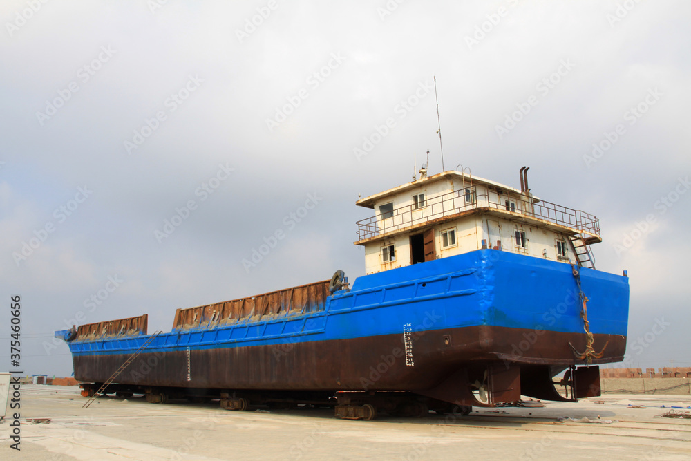 Fototapeta premium ship is built in a dock