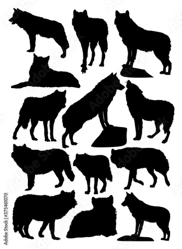  silhouettes of wolves  vector