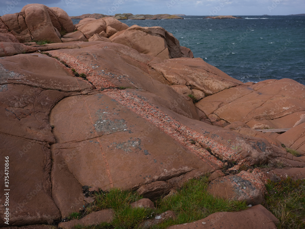 Geological patterns and drag marks from the last ice age in the granite ...