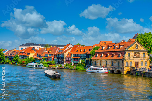 Panoramablick über das kleine Venedig mit dem Fluss Regnitz und die historische Altstadt von Bamberg, Bayern, Deutschland