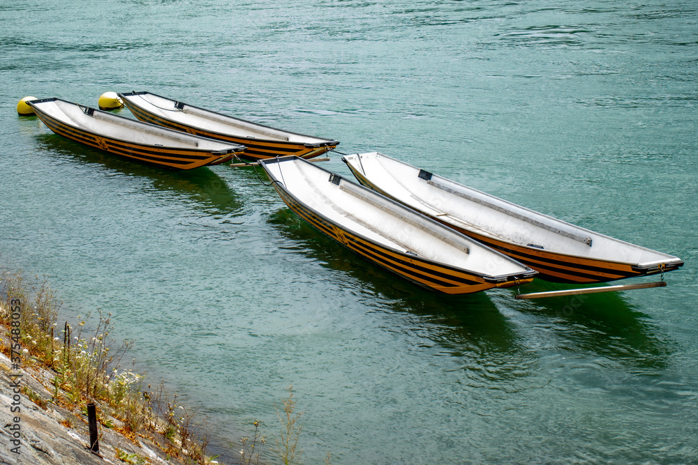 Vier Boote am Rhein