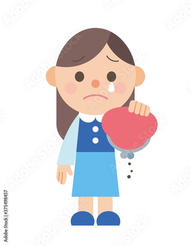 空の財布と落ち込む女性