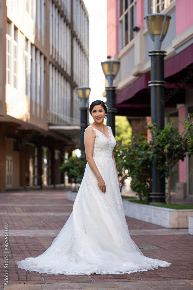 Fototapeta premium Latino Bride posing with sleeveless wedding dress portrait