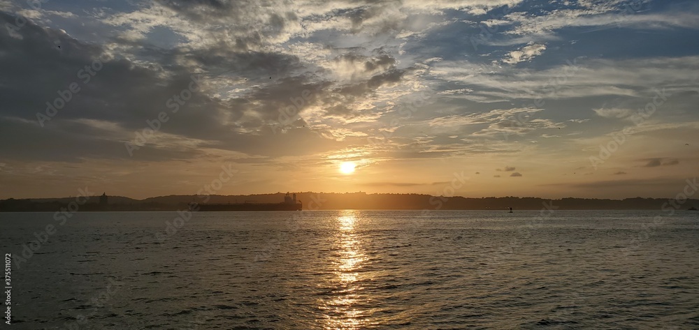Obraz premium sunset over the river