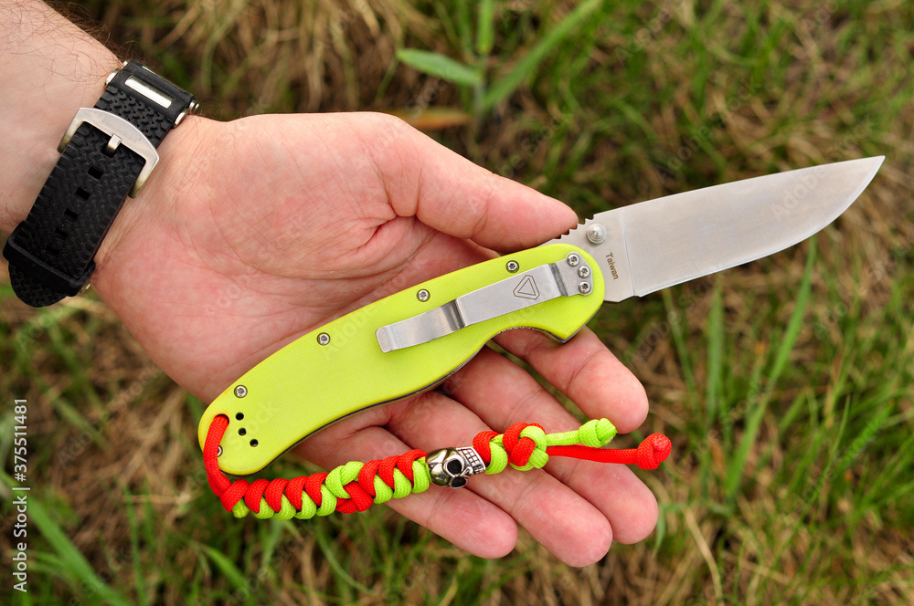 Braided paracord strap with a skull on a folding knife