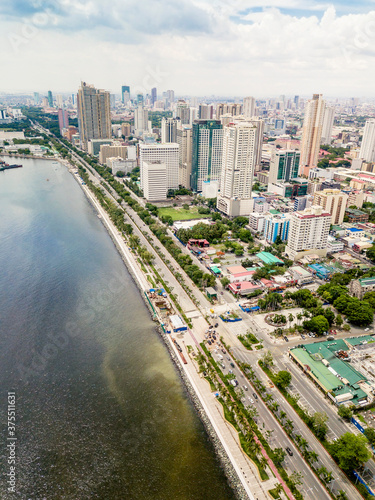 Canvas-taulu Manila, Philippines - JVertical aerial of Roxas Boulevard, Manila Skyline and Manila Bay