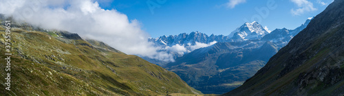 Bergwandern am grossen Sankt Bernhard Lacs de Tenetre