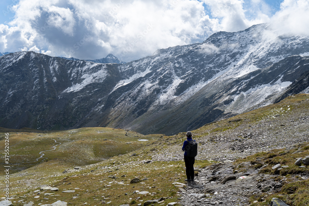 Bergwandern am grossen Sankt Bernhard Lacs de Tenetre