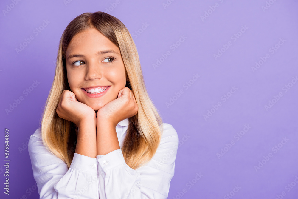 Close-up portrait of her she nice-looking attractive cheerful cheery schoolkid waiting test result copy space isolated bright vivid shine vibrant lilac violet purple color background Close-up portrait of her she nice-looking attractive cheerful cheery schoolkid waiting test result copy space isolated bright vivid shine vibrant lilac violet purple color background
