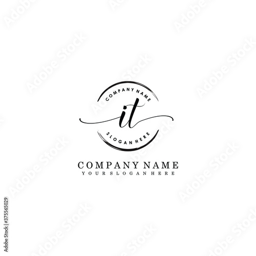 IT Initial handwriting logo template vector © MUCHAMMAD
