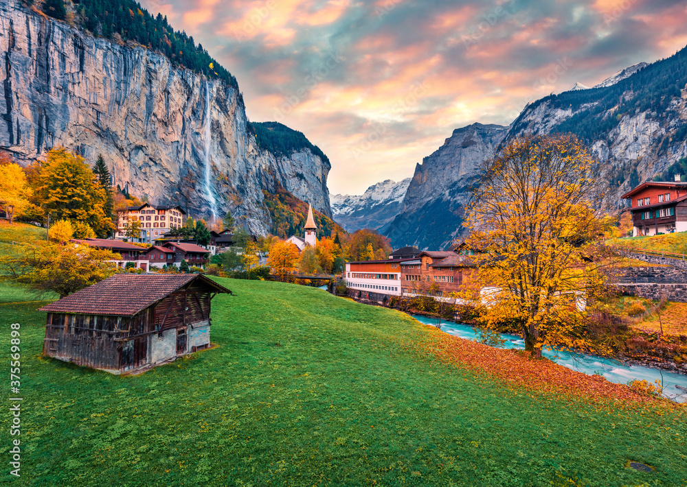 Fabulous outdoor scene of Swiss Alps, Bernese Oberland in the canton of Bern, Switzerland, Europe. Captivating autumn sunrise in Lauterbrunnen village. Beauty of countryside concept background. - obrazy, fototapety, plakaty 
