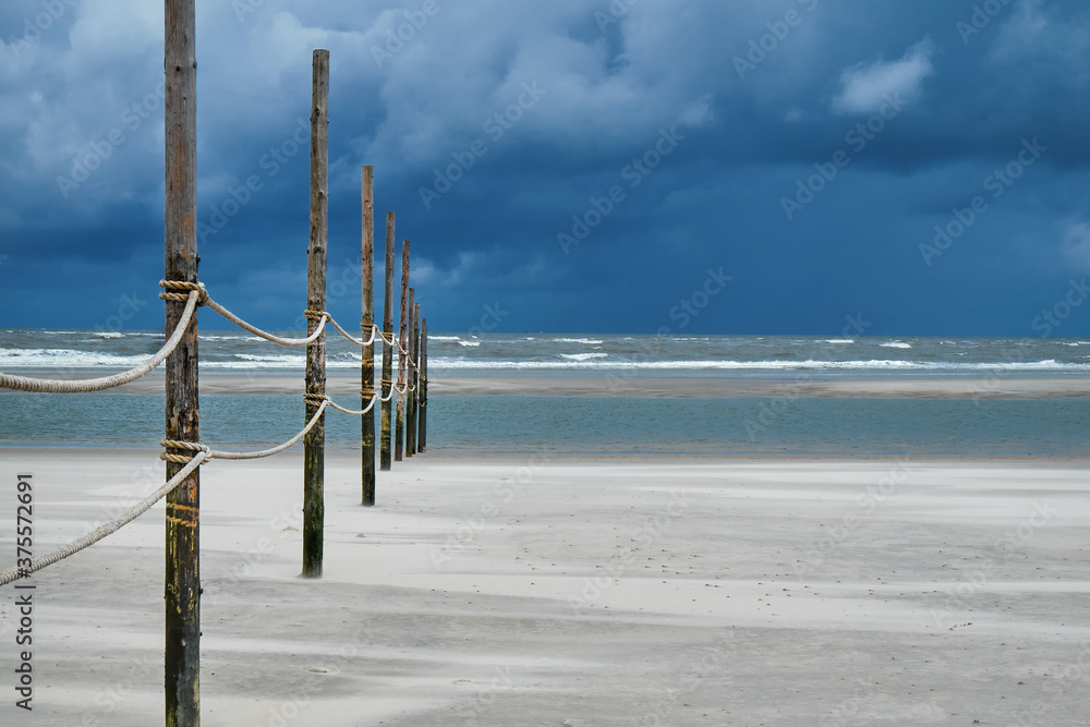 Gewitterstimmimg am Strand, Insel Wangerooge, Ostfriesland, Niedersachsen, Deutschland.