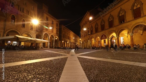 Bologna, Italia - Night TimeLapse Piazza Santo Stefano - 30fps photo