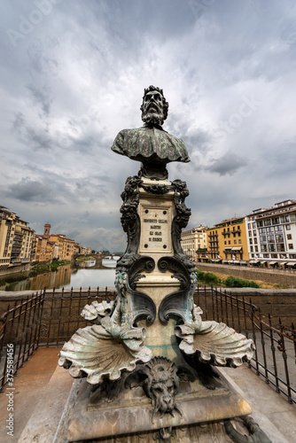 Florence, Ponte Vecchio (Old Bridge), Monument (1901) with a Bust of Benvenuto Cellini, famous Florentine sculptor and goldsmith, Tuscany Italy, Europe