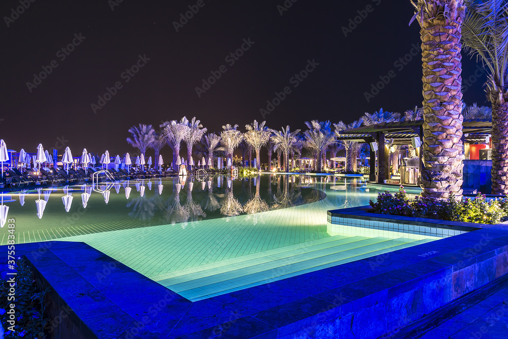 palm view dubai swimming pool