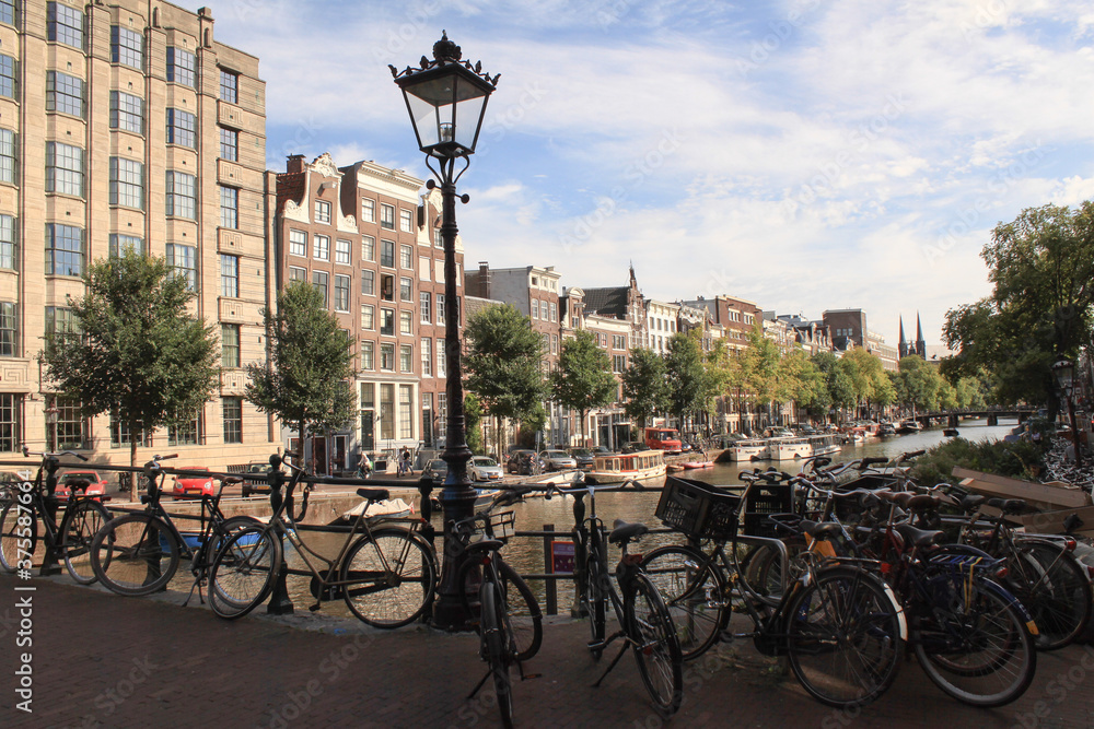 Romantisches Amsterdam; Singel-Gracht am Gasthuismolensteeg