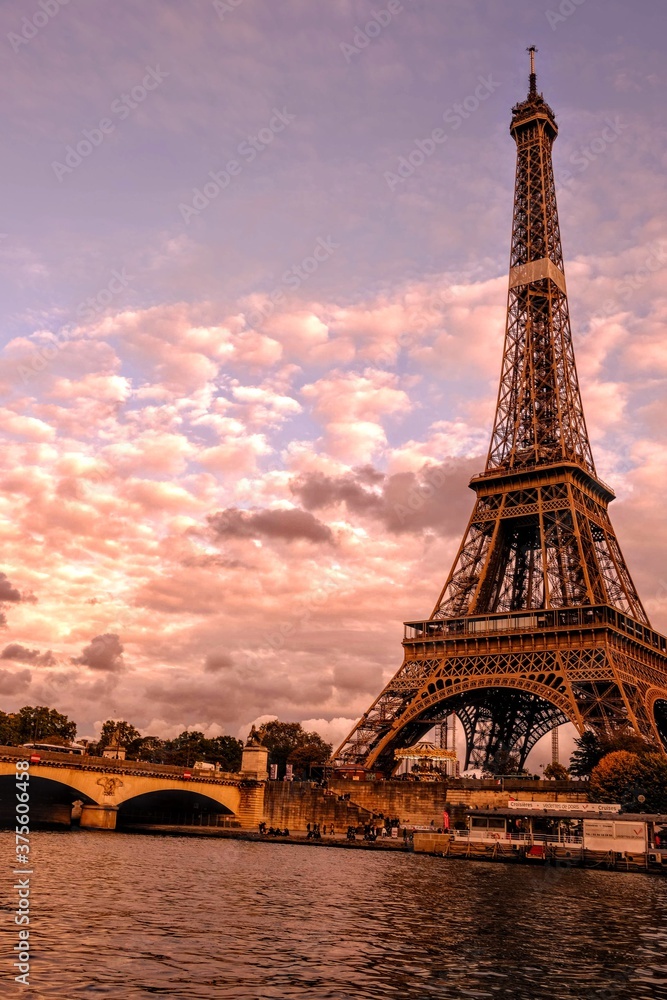 Naklejka premium Tour Eiffel d'automne, Paris, France