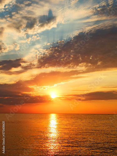 Fototapeta Naklejka Na Ścianę i Meble -  sunset over the ocean