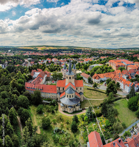 Panorama über Hildesheim, Aussicht auf die Stadt aus der Luft, Luftaufnahme mit der Drohne, Niedersachsen, aerial skyline and landscape view