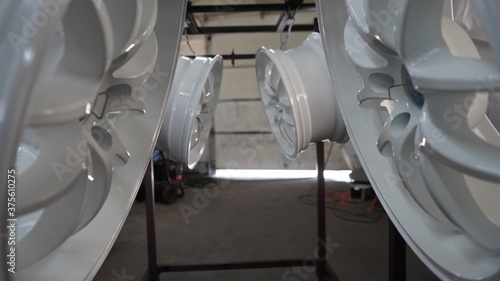 Slika na platnu White powder coated wheels