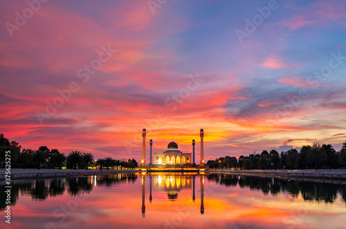 Wallpaper Mural Songkhla Central Mosque in day to night with colorful skies at sunset and the lights of the mosque and reflections in the water in landmark landscape concept. Torontodigital.ca