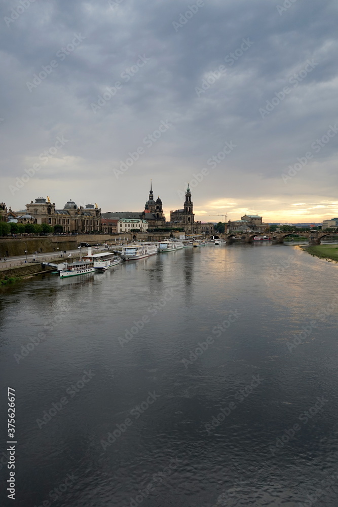 Fototapeta premium Blick auf die Altstadt in Dresden