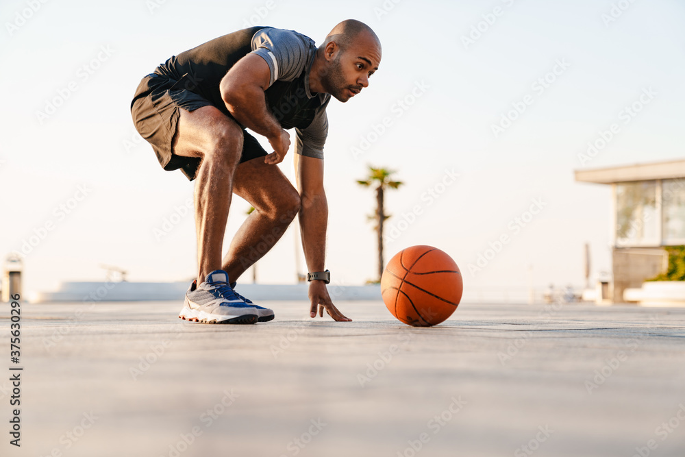 Naklejka premium Image of african american sportsman doing exercise while working out
