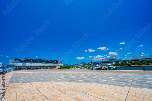 夏の青空と博多港の眺め【福岡市】 © doraneko777