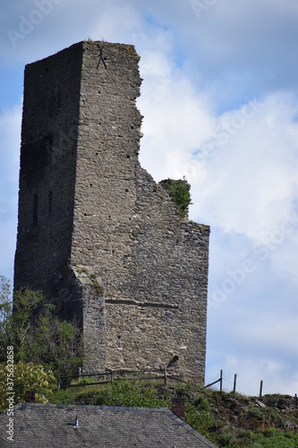 Ruine Coraidelsteinüber Klotten an der Mosel photo