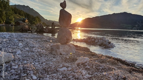 Steine See Landschaft Berge Sonneuntergang steinturm
