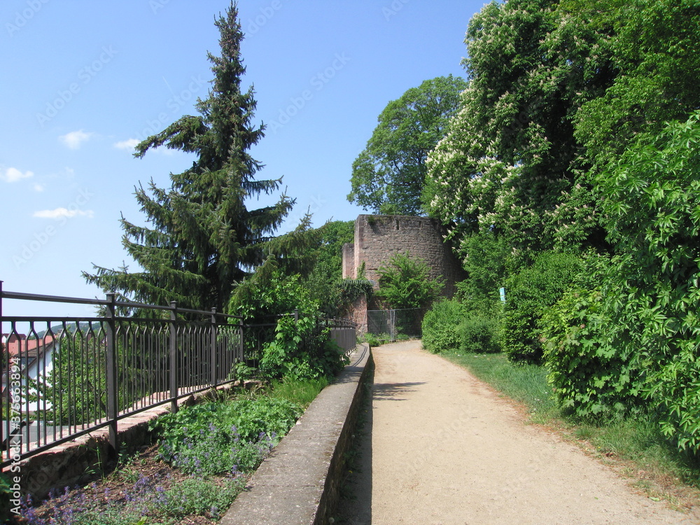 Halbmond Stadtgarten Barbarossastadt Gelnhausen Stephanusberg Halbmond Stadtgarten Barbarossastadt Gelnhausen Stephanusberg