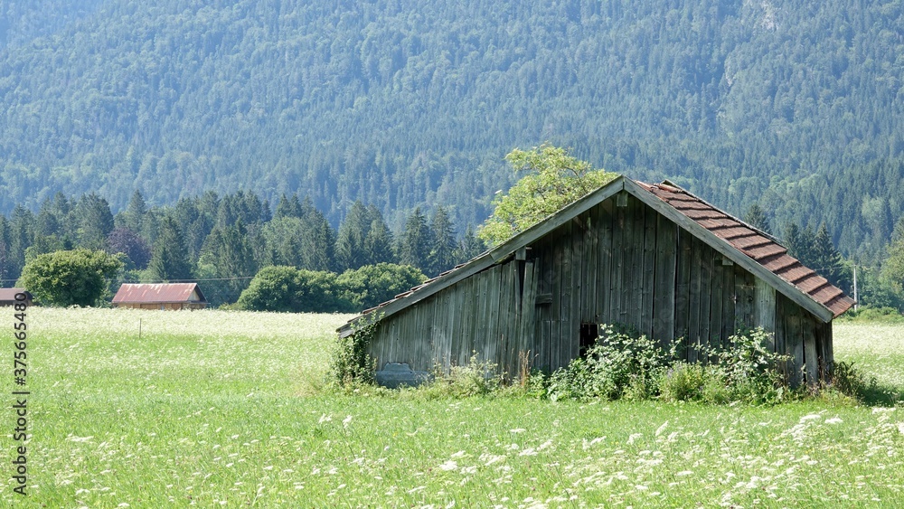 Berghütte im Gebirge, Einsamkeit und Ruhe Berghütte im Gebirge, Einsamkeit und Ruhe