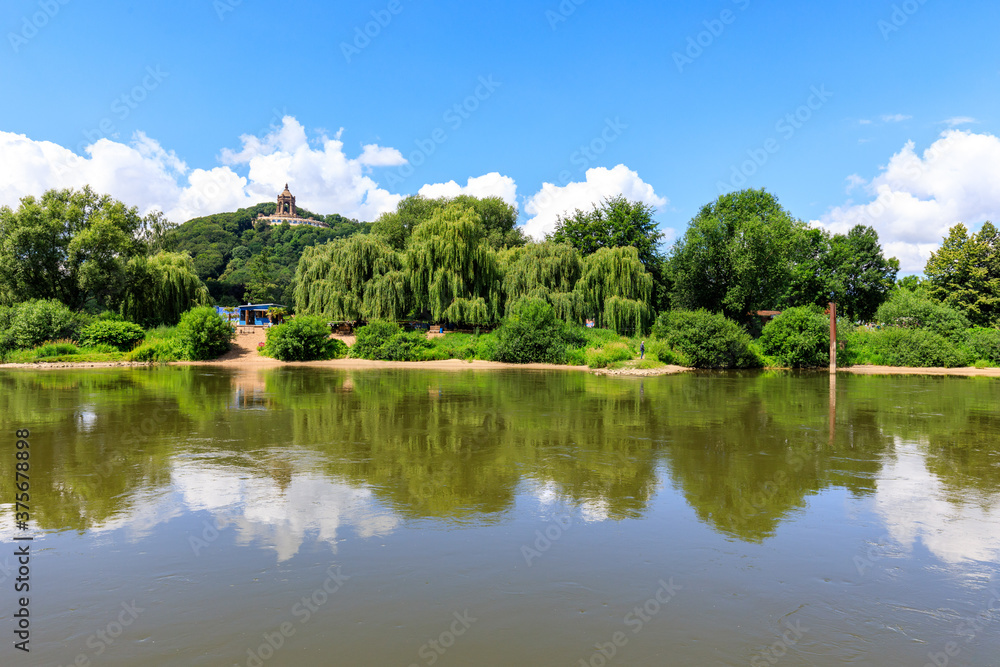 Kaiser-Wilhelm-Denkmal und Weser in der Porta Westfalica Kaiser-Wilhelm-Denkmal und Weser in der Porta Westfalica
