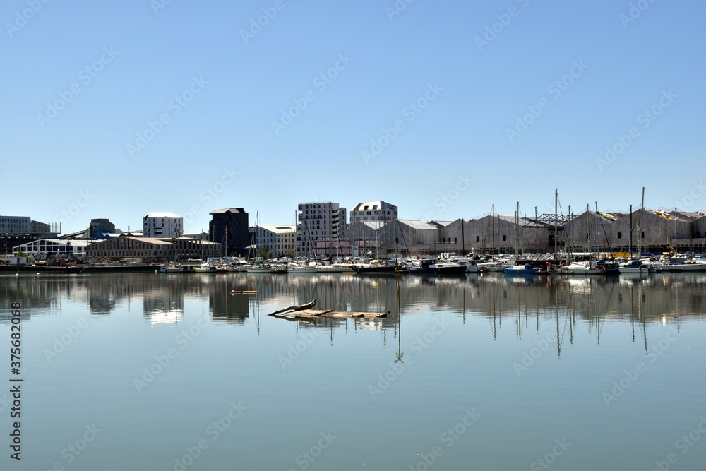 Am Hafen von Bordeaux in Frankreich