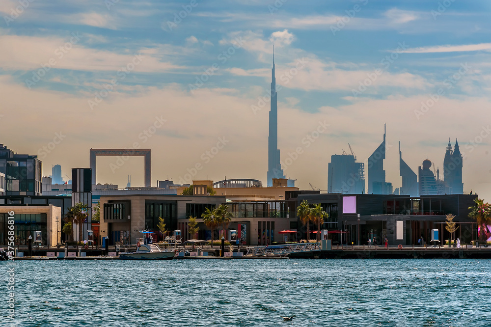 Obraz na plátně A view across the Dubai Creek towards the silhouette of downtown Dubai in the UA