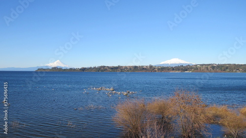 lago. volcán, nieve, cielo