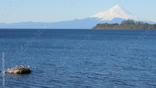 lago. volcán, nieve, cielo