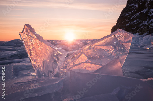 Photos Amanecer sobre el hielo cristalino del lago Baikal