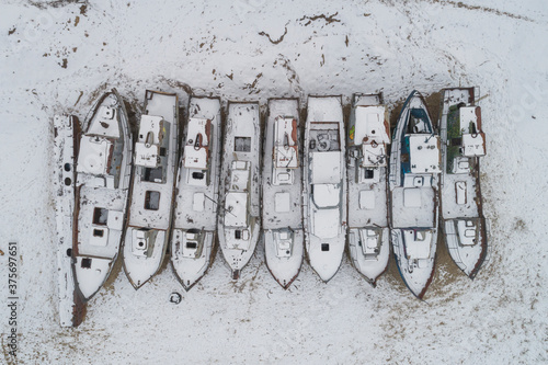 Barcos nevados varados en el hielo en el lago baikal, desde punto de vista aéreo. photo