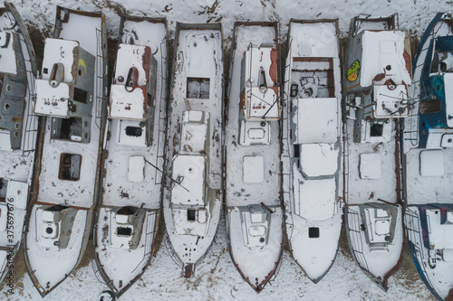 Barcos nevados varados en el hielo en el lago baikal, desde punto de vista aéreo. photo