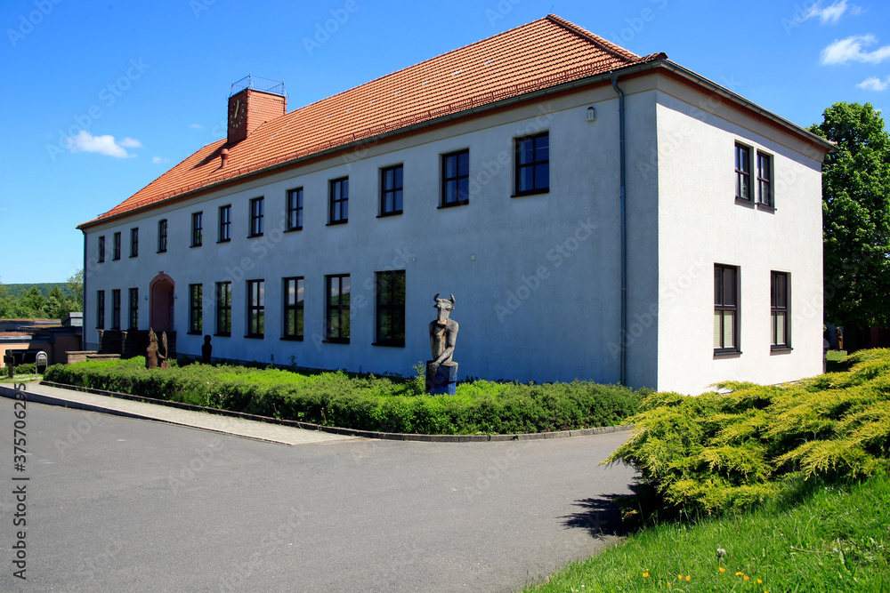 Neue Schule, Neue Holzbildhauerschule, Empfertshausen, Thüringen, Deutschland, Europa